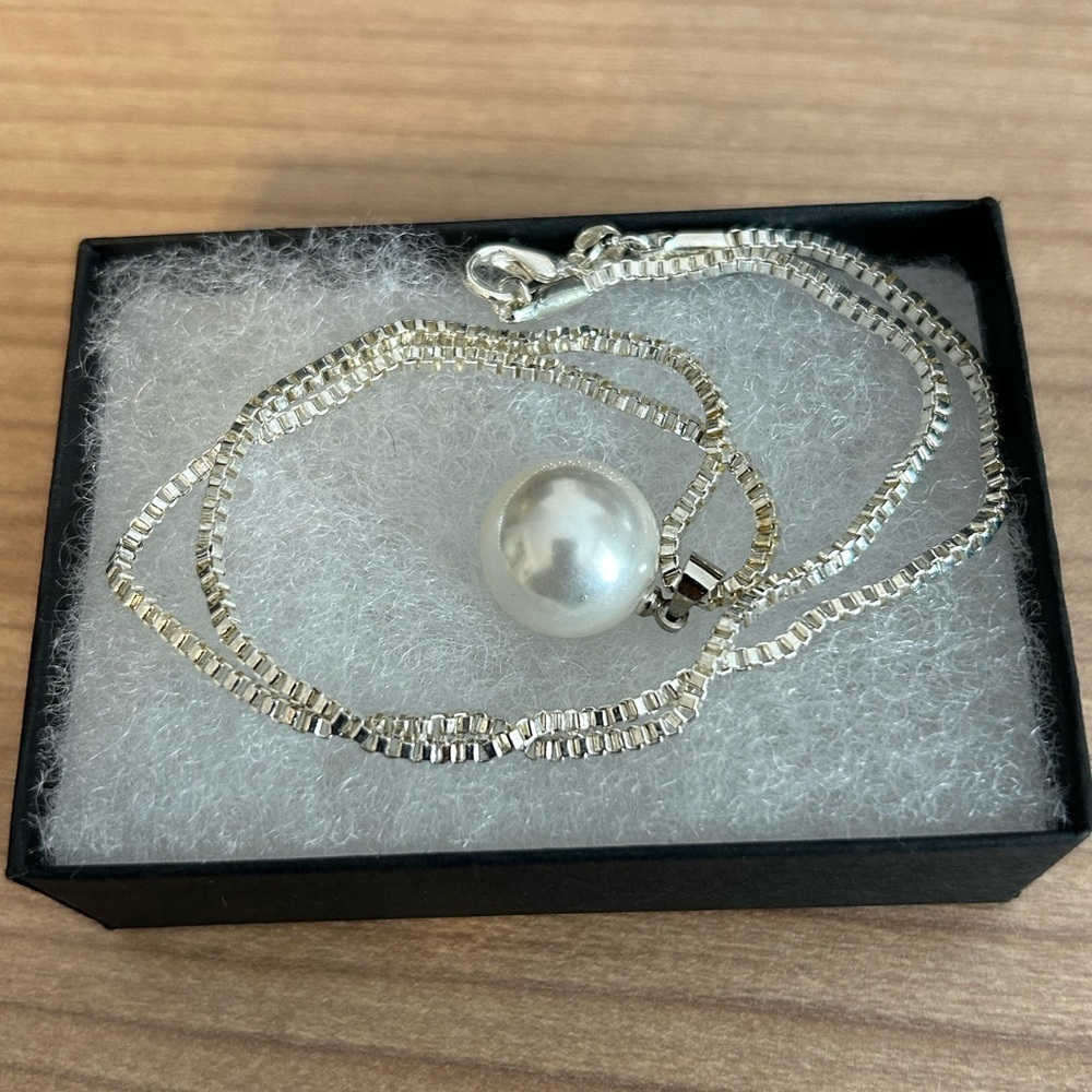 Faux Freshwater Pearl Pendant Necklace